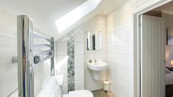Family Townhome | Bathroom