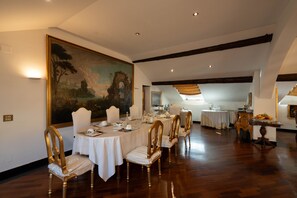 Free daily continental breakfast - Morali Palace (Genoa)