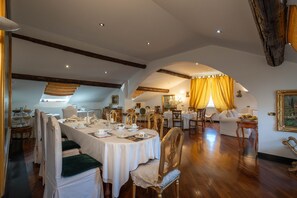 Free daily continental breakfast - Morali Palace (Genoa)
