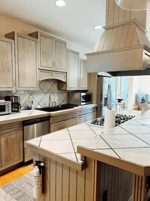 Paper towels - Sprawling Mountainside Retreat w Hot Tub! (Durham)