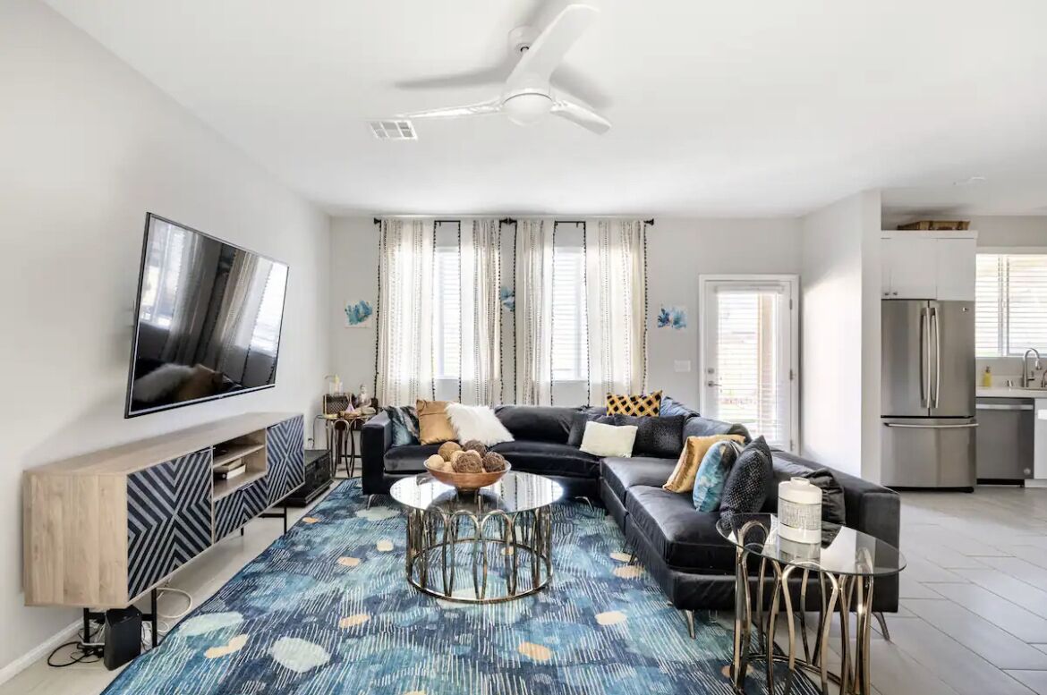 Five beds in Stylish, Family Friendly N. Las Vegas Getaway, 17 minutes to Strip!
