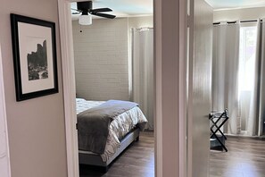 3 dormitoris, escriptori, planxa i posts de planxar i wifi 