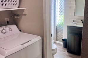 Doccia, asciugacapelli, asciugamani