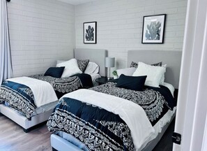 3 bedrooms, desk, iron/ironing board, WiFi