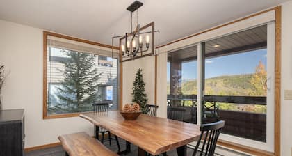 Cozy condo near gondola w/ sauna & fireplace