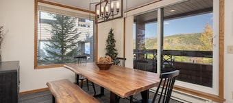 Relax & Recharge: Private Sauna, Hot Tub, Fire pit
