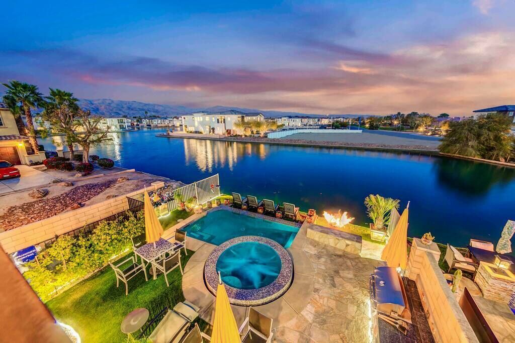 Bellagio Lakefront Villa Insta perfect, high end villa