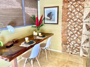 Dining - Adventurers' Dream Launchpad -no car needed!
(Princeville)