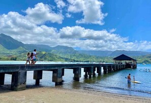 Chaises longues, serviettes de plage