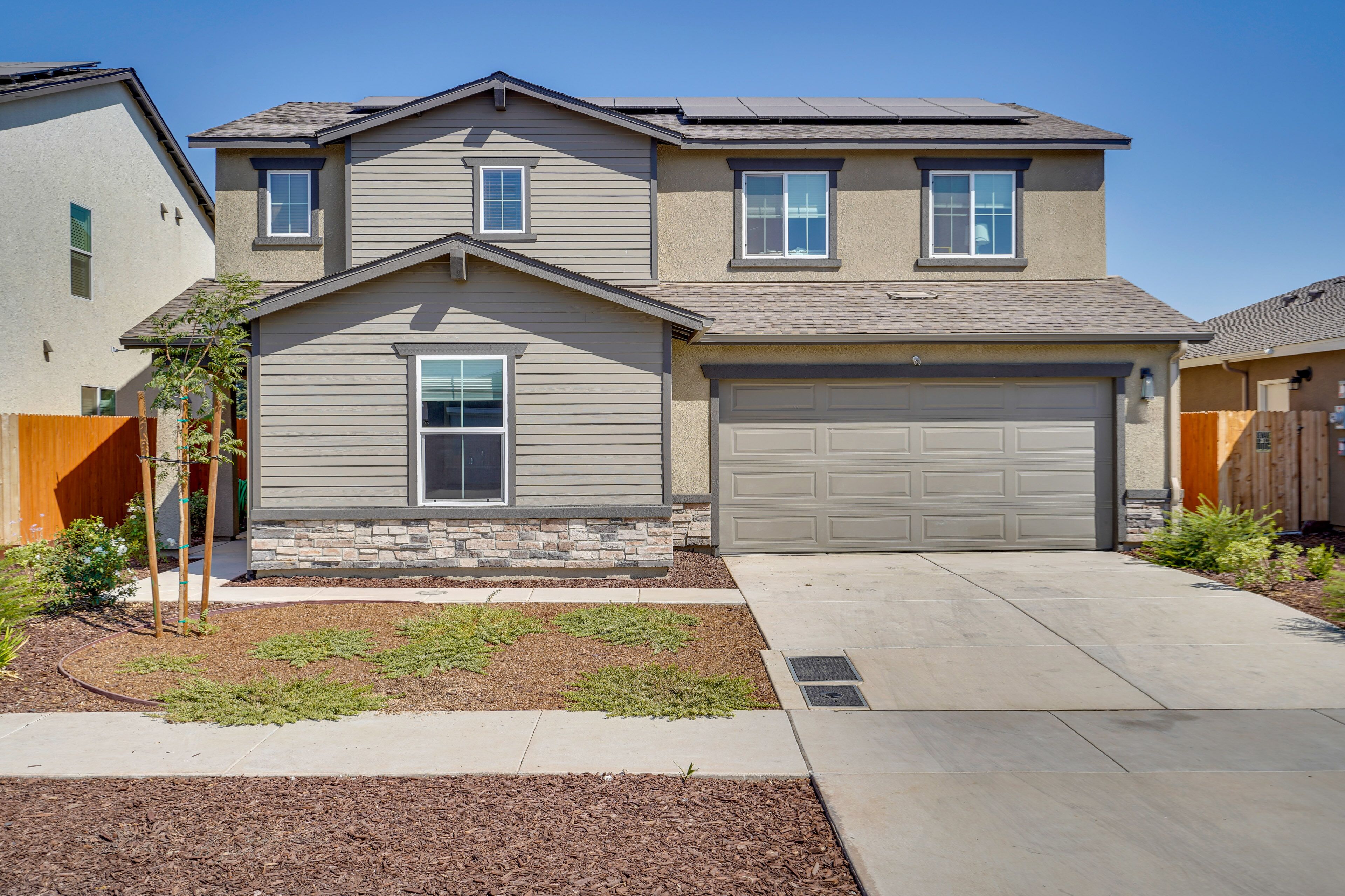 Family-Friendly Riverbank Retreat: Close to Parks!