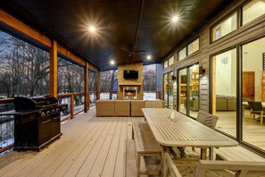 Outdoor dining - Many River Retreat (Broken Bow)