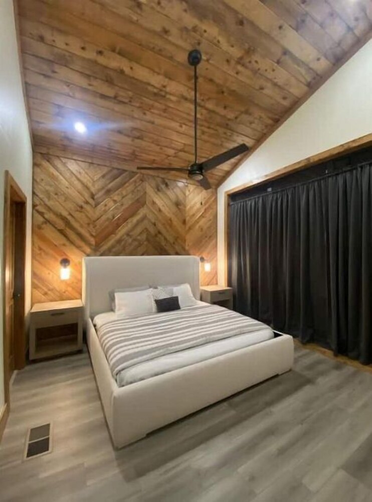 Cozy Cabin with Hot Tub and Stunning Water Views at Many River Retreat Broken Bow Vrbo