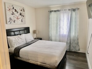 2 chambres, bureau, fer et planche à repasser, accès au Wi-Fi (inclus)