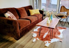 Smart TV, fireplace, video games, books