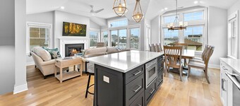 Brand-new build, 6 doors to the beach, salt water pool