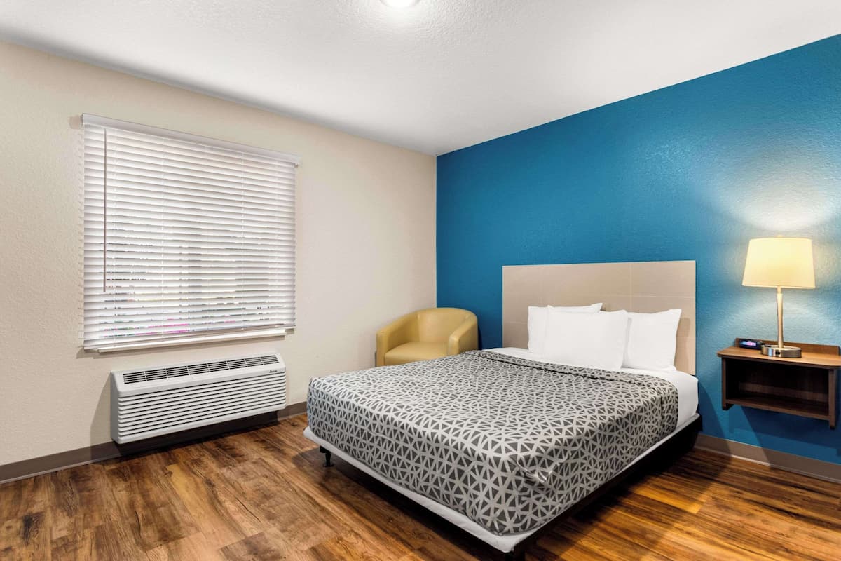 Individually furnished, desk, laptop workspace, bed sheets