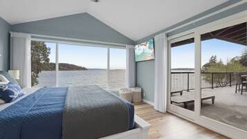 4 bedrooms, desk, iron/ironing board, travel crib