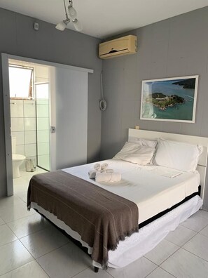 House | 7 bedrooms, hypo-allergenic bedding, pillow-top beds - Casa Pura Vida (Governador Celso Ramos)