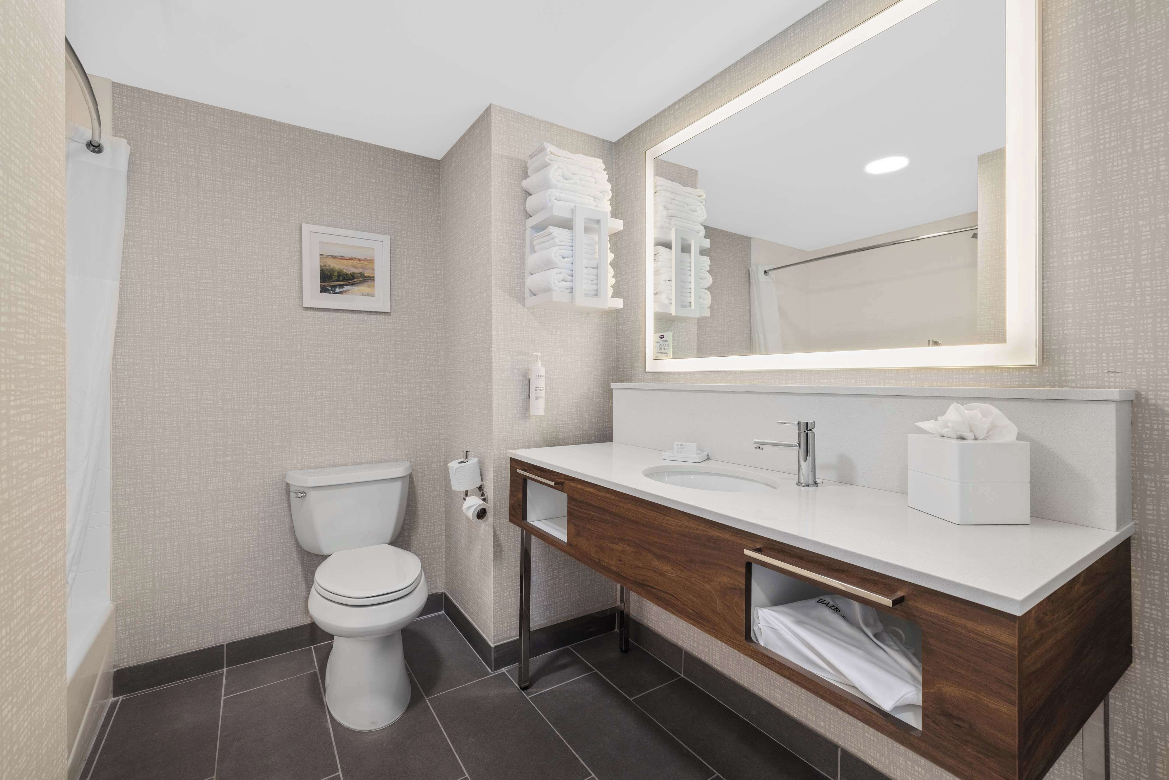 Photo - Hampton Inn & Suites Bakersfield Central