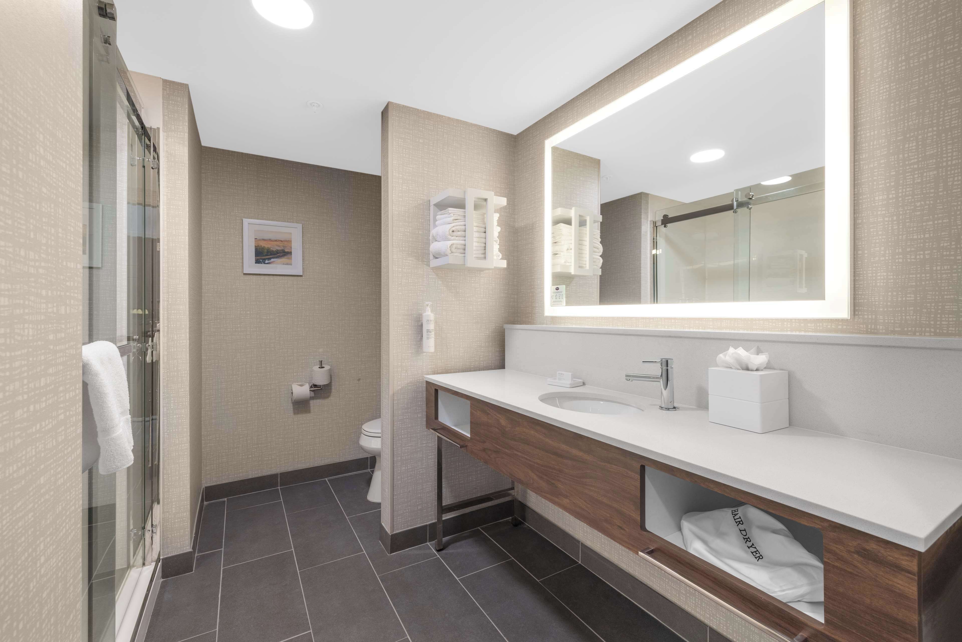 Photo - Hampton Inn & Suites Bakersfield Central