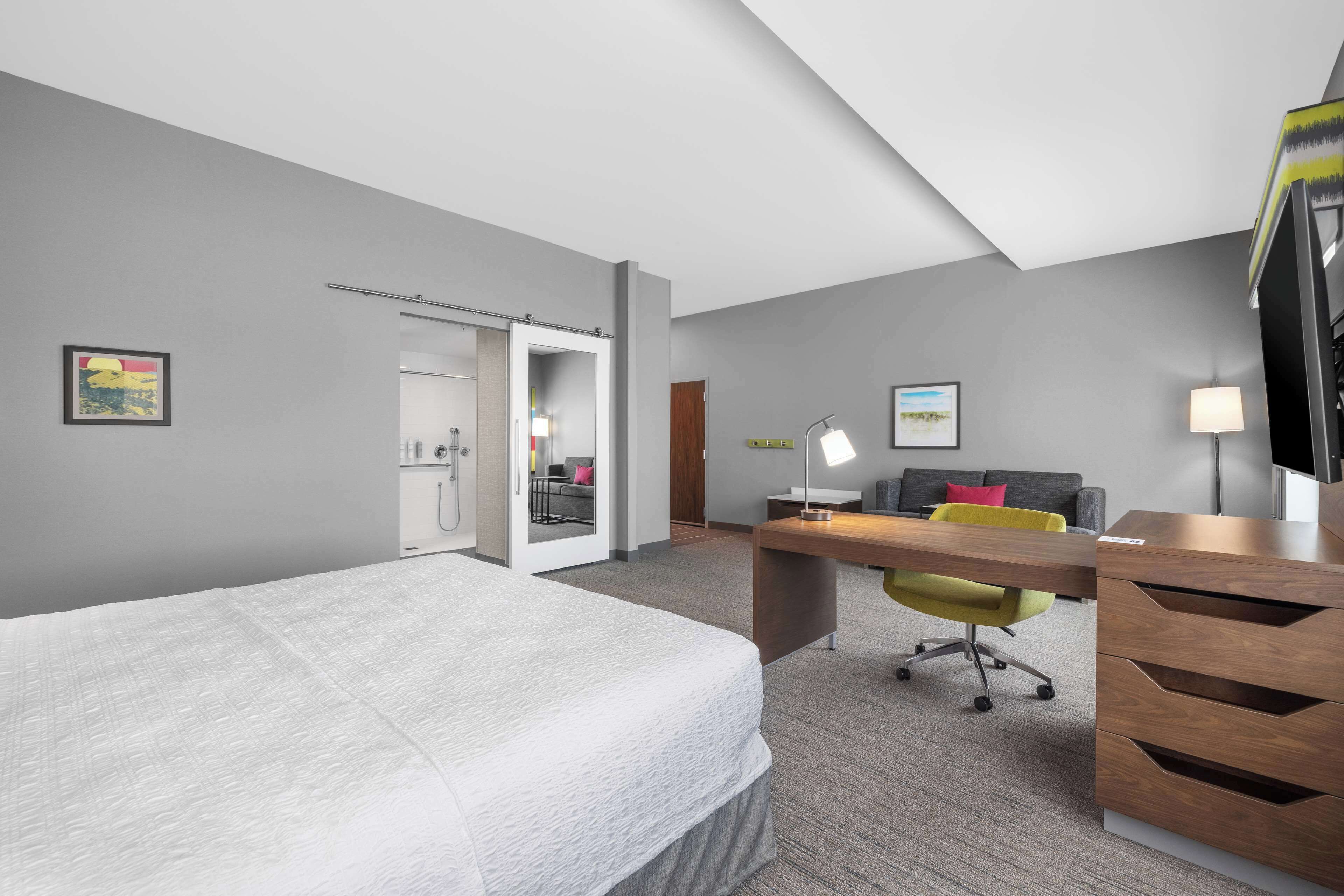 Photo - Hampton Inn & Suites Bakersfield Central