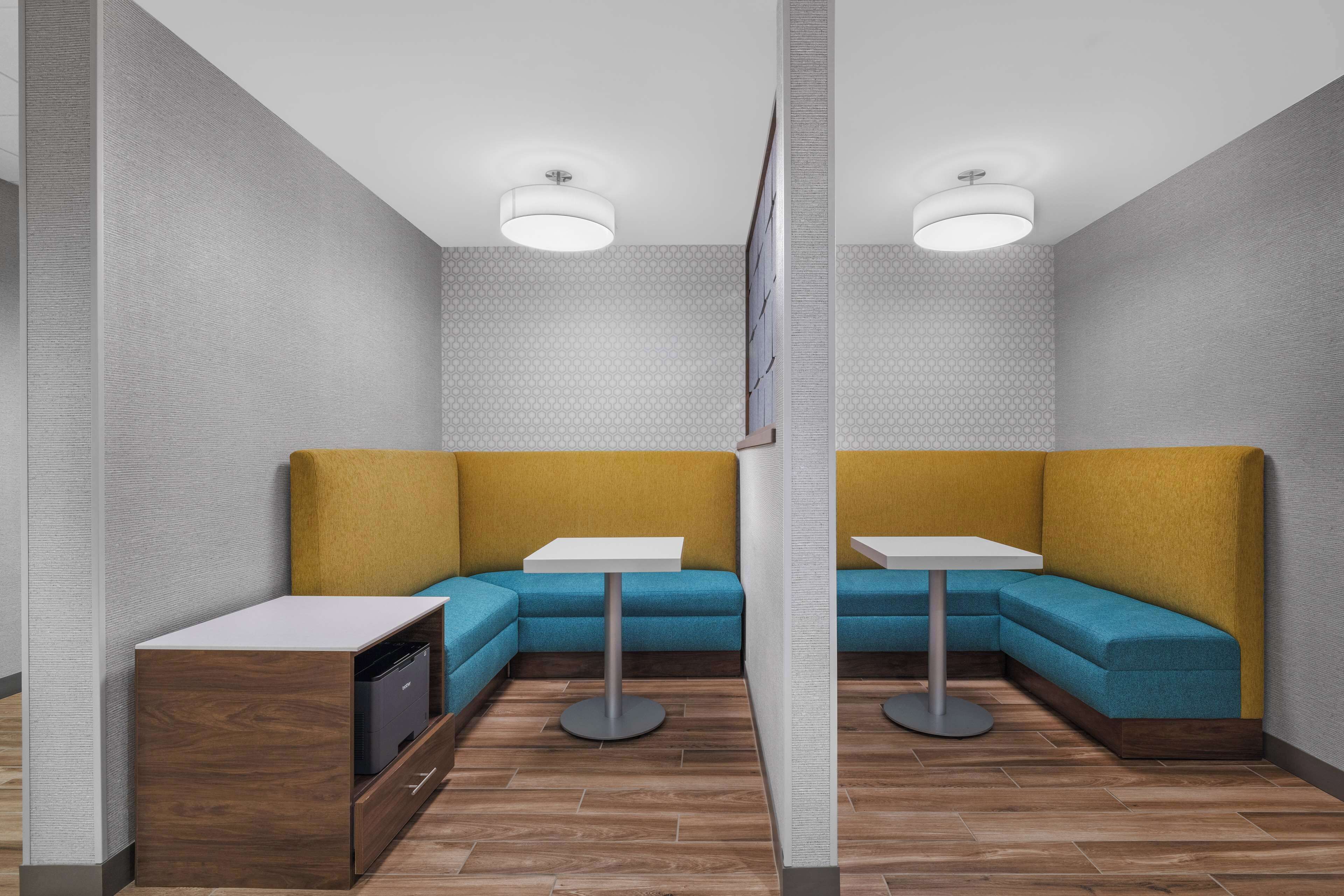 Photo - Hampton Inn & Suites Bakersfield Central