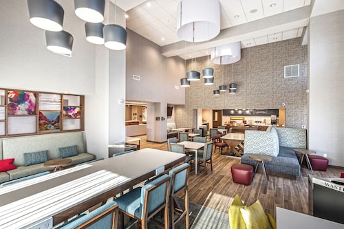 Hampton Inn & Suites Bakersfield Central