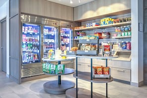 Snack bar - Home2 Suites By Hilton Huntsville, Tx (Huntsville)