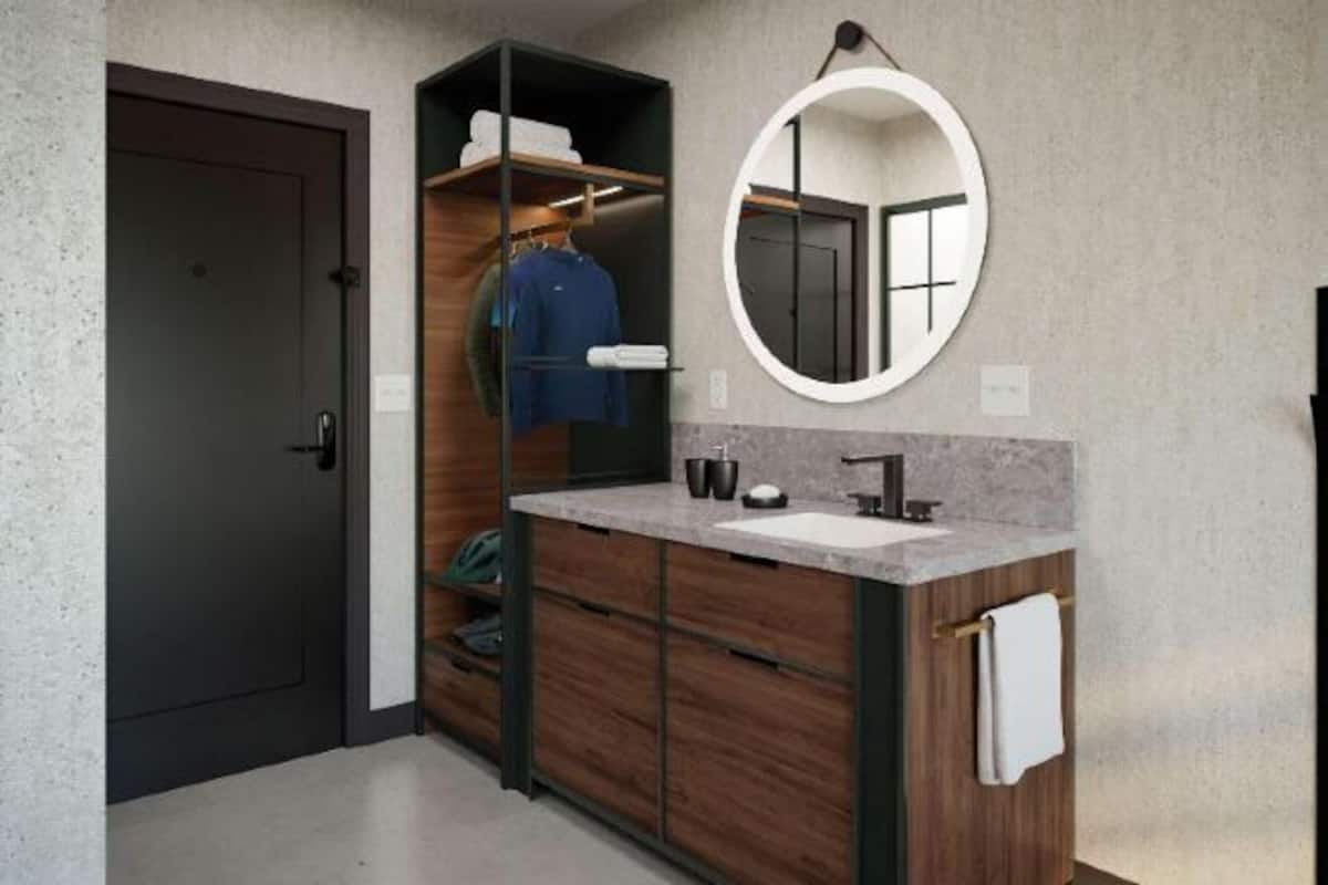 Pengering rambut, tuala disediakan, sabun, syampu