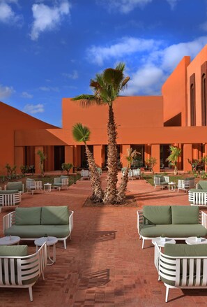 Terrace/patio - Doubletree By Hilton Ben Guerir Hotel & Residences (Ben Guerir)