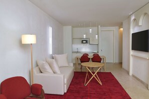 Kaffetrakter/tekoker og spisebord