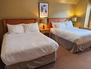 3 dormitorios, tabla de planchar con plancha, cuna de viaje