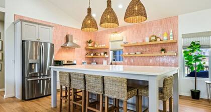 Sister Bay Retreat | Sleeps 12 + Game Room