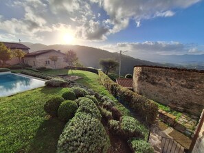 Outdoor pool - Restored Farmhouse With Infinity Pool, Mountain Views and Landscaped Garden (Licciana Nardi)