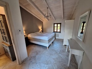 3 dormitoris, planxa i posts de planxar, wifi i roba de llit 