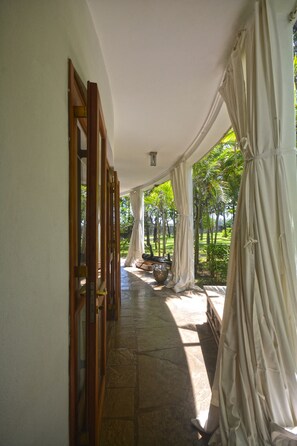 Terrace/patio - Marvelous Watamu Waterfront Luxury Villa (Watamu)