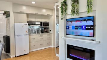 冰箱、微波炉、茶具/咖啡用具、电热水壶