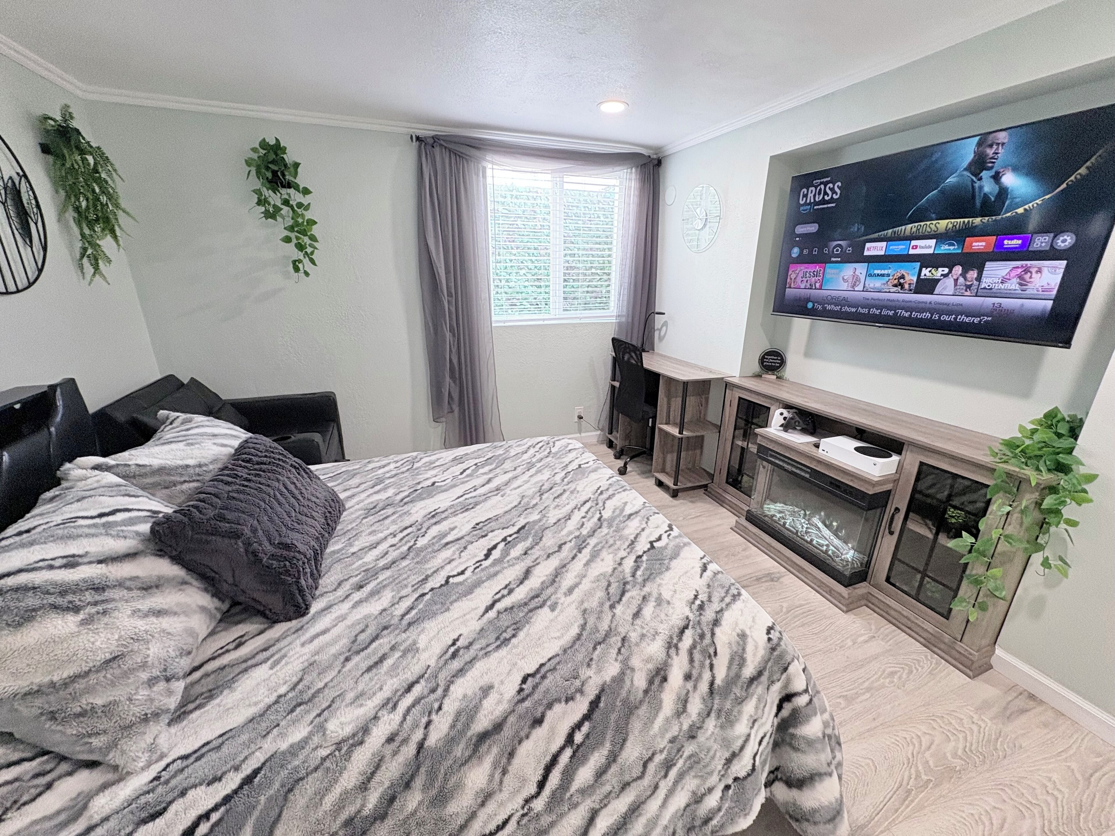 2 Schlafzimmer, Zimmersafe, Schreibtisch, Bügeleisen/Bügelbrett