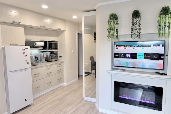 kitchenette:
smart tv,
electric fireplace