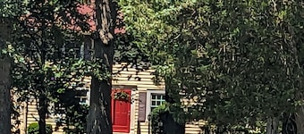 Historic Aldie Farmhouse near Middleburg and Wine Country