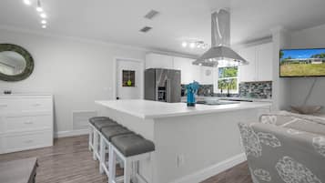 Micro-ondes, four, plaque de cuisson, lave-vaisselle