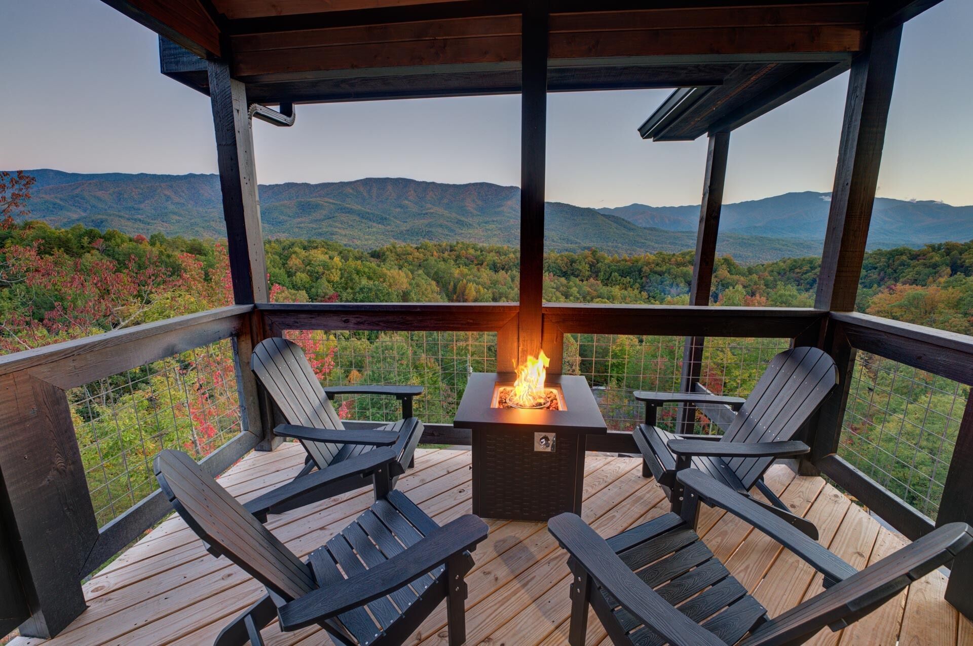 BEST MTN VIEWS!2 Hot Tubs!Pet friendly!Theater!Fitness!Trailer Parking! Sleep 20