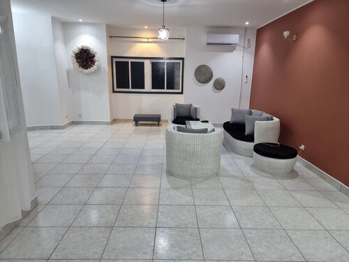 Villa Rozeen, newly renovated, cozy family-friendly Villa! relaxing front porch.