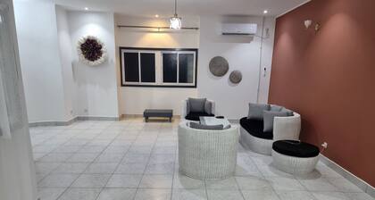 Villa Rozeen, newly renovated, cozy family-friendly Villa! relaxing front porch.