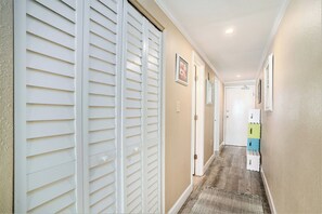 Interior - Oceanfront 1bed/2bath-Water's Edge Resort-309 Indoor/Outdoor Pool & Hot Tub (Garden City Beach)