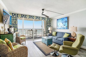 TV - Oceanfront 1bed/2bath-Water's Edge Resort-309 Indoor/Outdoor Pool & Hot Tub (Garden City Beach)