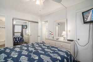 2 bedrooms, WiFi, bed sheets - Oceanfront 2bed/2bath-Water's Edge Resort-711 Indoor/Outdoor Pool & Hot Tub (Garden City Beach)