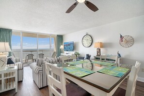 Interior - Oceanfront 2bed/2bath-Water's Edge Resort-711 Indoor/Outdoor Pool & Hot Tub (Garden City Beach)