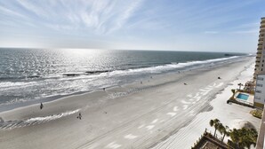 På stranden