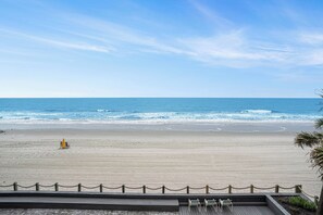 On the beach - Oceanfront 3bed/2.5bath-Water's Edge Resort-212 Indoor/Outdoor Pool & Hot Tub (Garden City Beach)